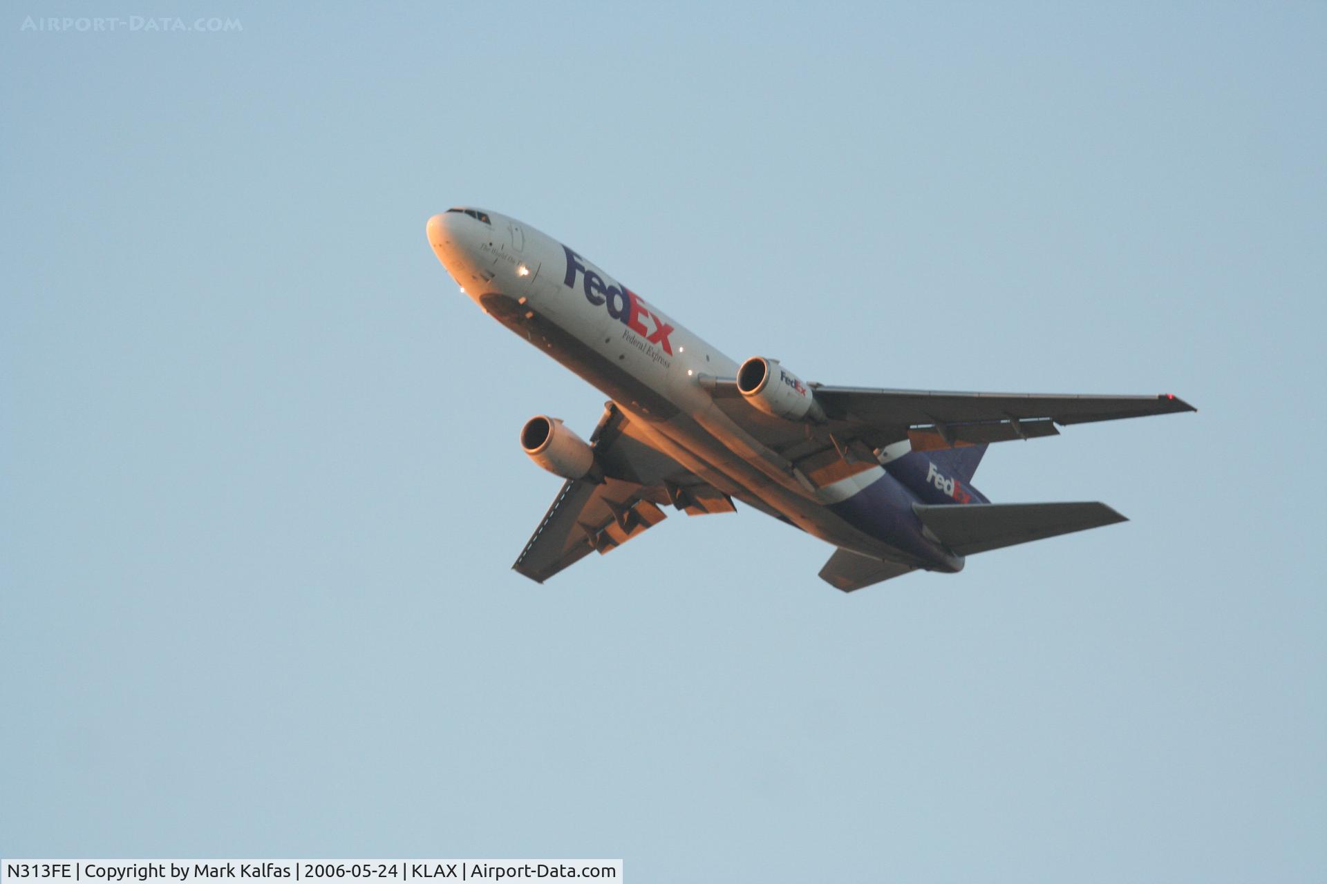 N313FE, 1988 McDonnell Douglas DC-10-30F C/N 48311, Fed Ex DC-10-30F, N313FE Departing 25L KLAX