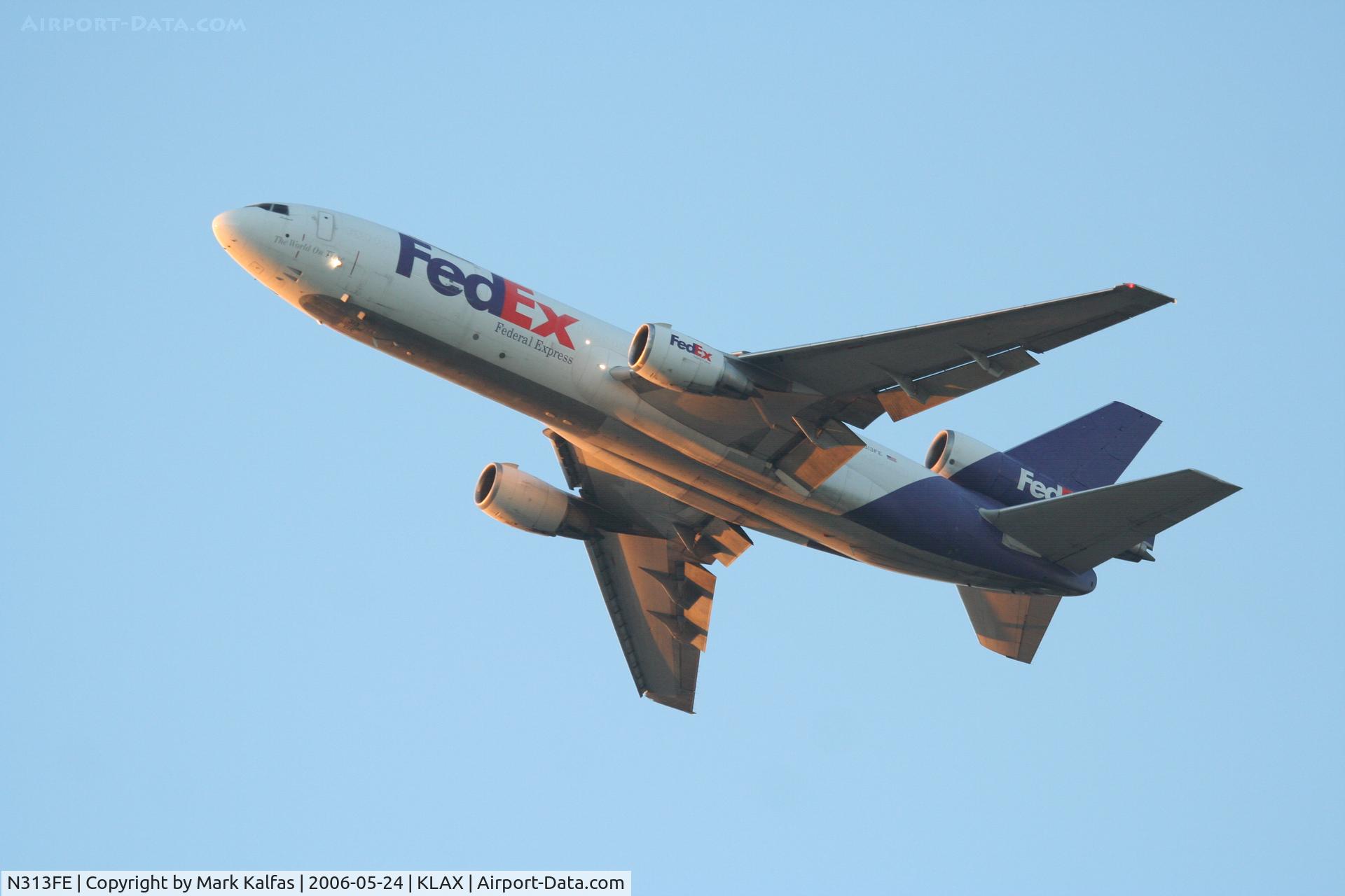 N313FE, 1988 McDonnell Douglas DC-10-30F C/N 48311, Fed Ex DC-10-30F, N313FE Departing 25L KLAX