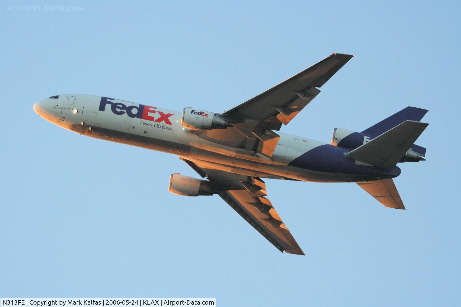 N313FE, 1988 McDonnell Douglas DC-10-30F C/N 48311, Fed Ex DC-10-30F, N313FE Departing 25L KLAX