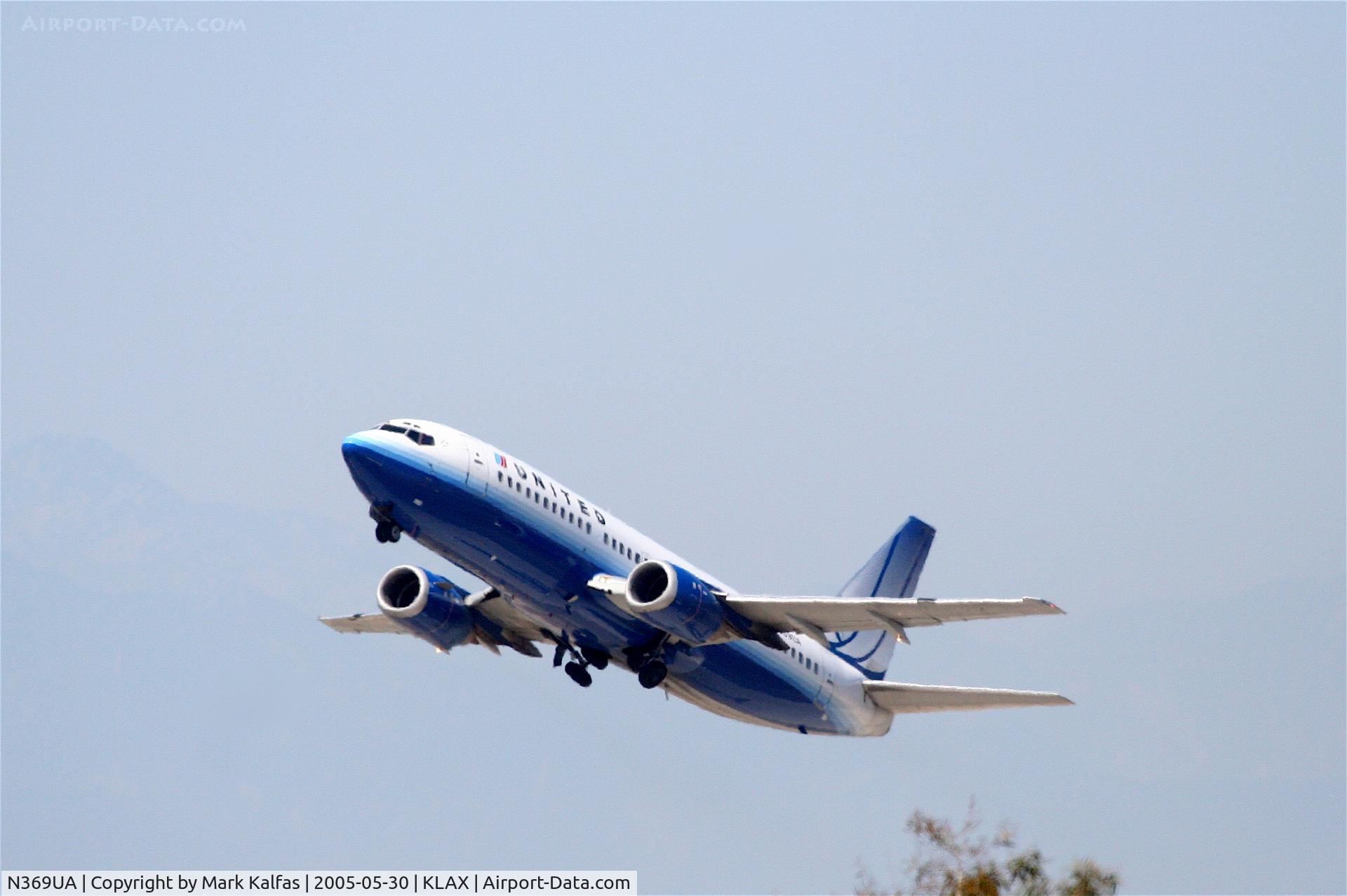 N369UA, 1989 Boeing 737-322 C/N 24538, United Airlines 737-322, N369UA departing 25R KLAX