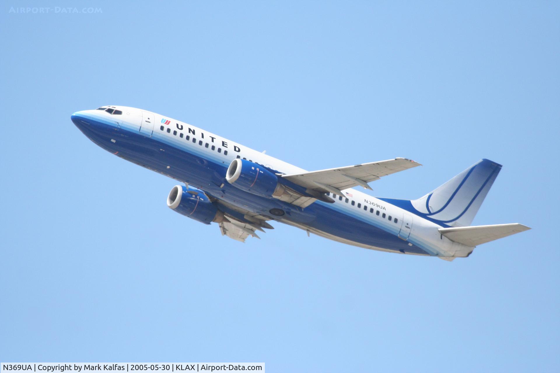 N369UA, 1989 Boeing 737-322 C/N 24538, United Airlines 737-322, N369UA departing 25R KLAX