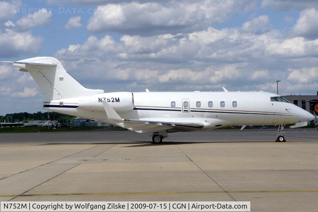 N752M, 2008 Bombardier Challenger 300 (BD-100-1A10) C/N 20210, visitor