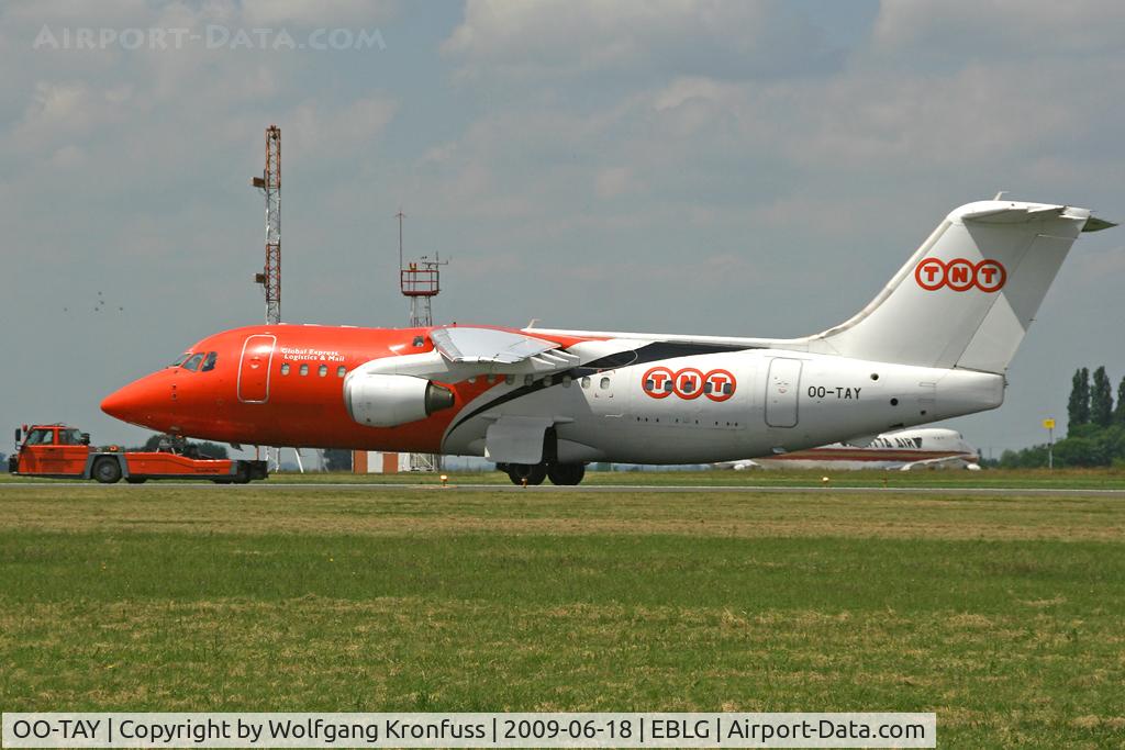 OO-TAY, 1993 British Aerospace BAe.146-200QC C.3 Quick Change C/N E2211, beeing towed onto the active