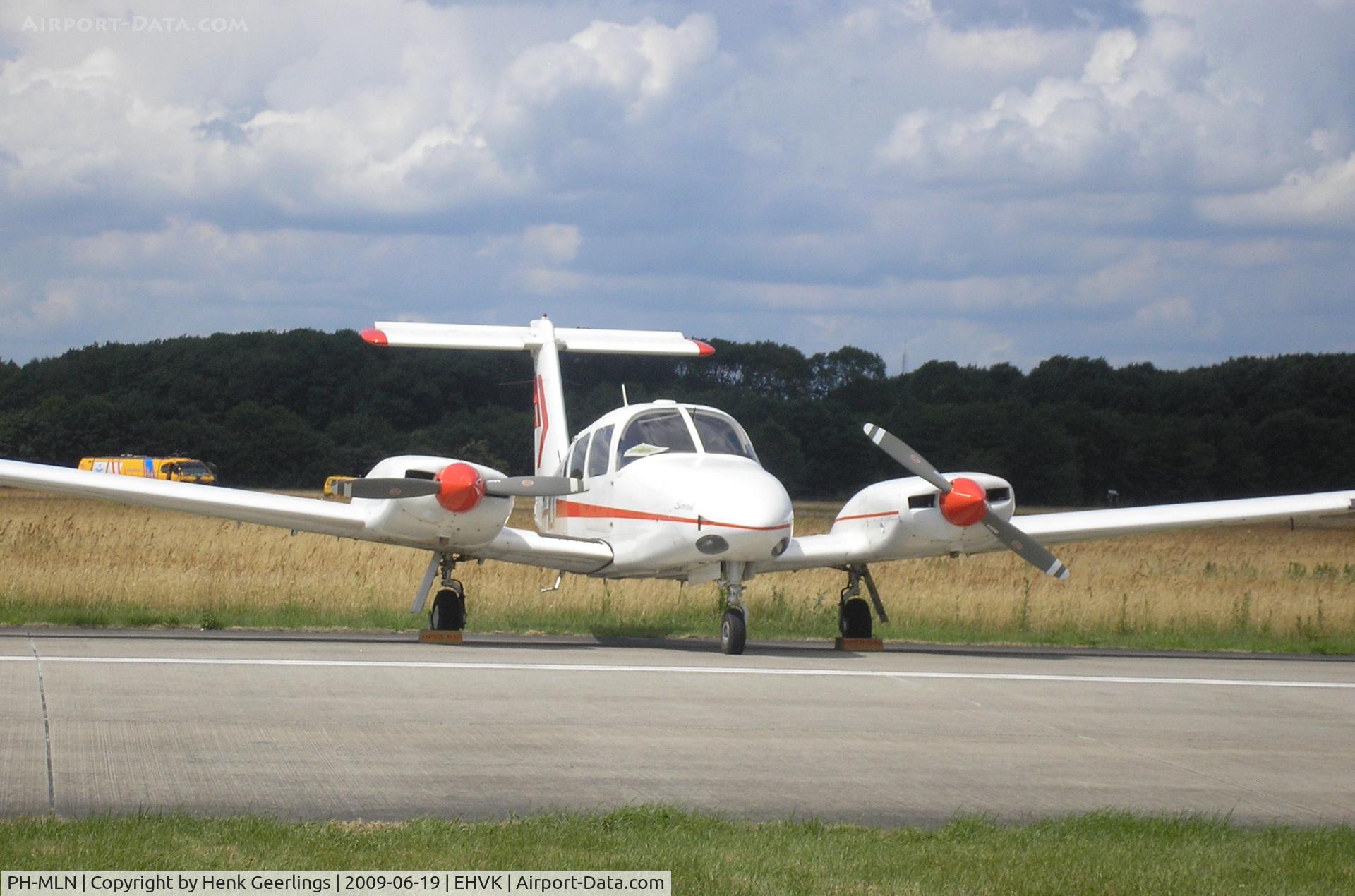 PH-MLN, 2002 Piper PA-44-180 Seminole C/N 4496166, Dutch AF Openday , Volkel AFB ; Martinair Flying School