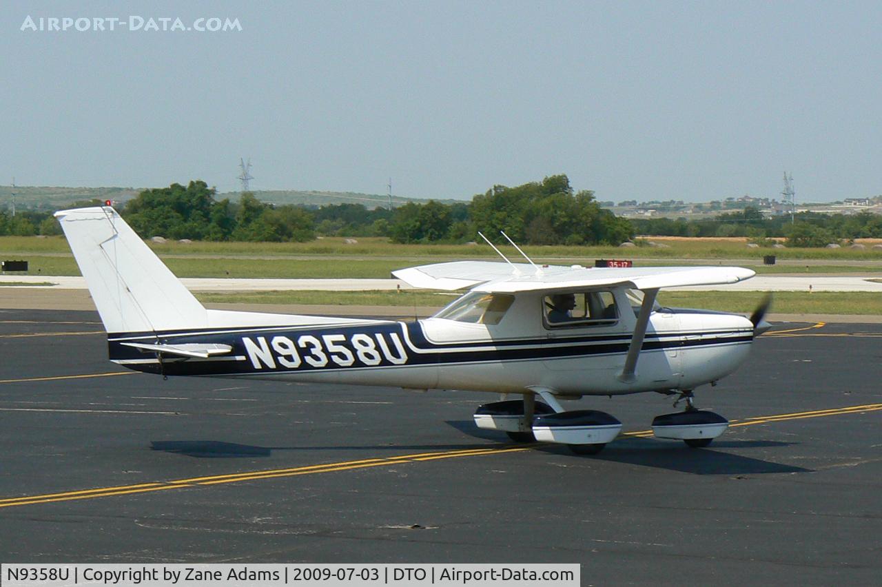 N9358U, 1976 Cessna 150M C/N 15078307, At Denton Municipal