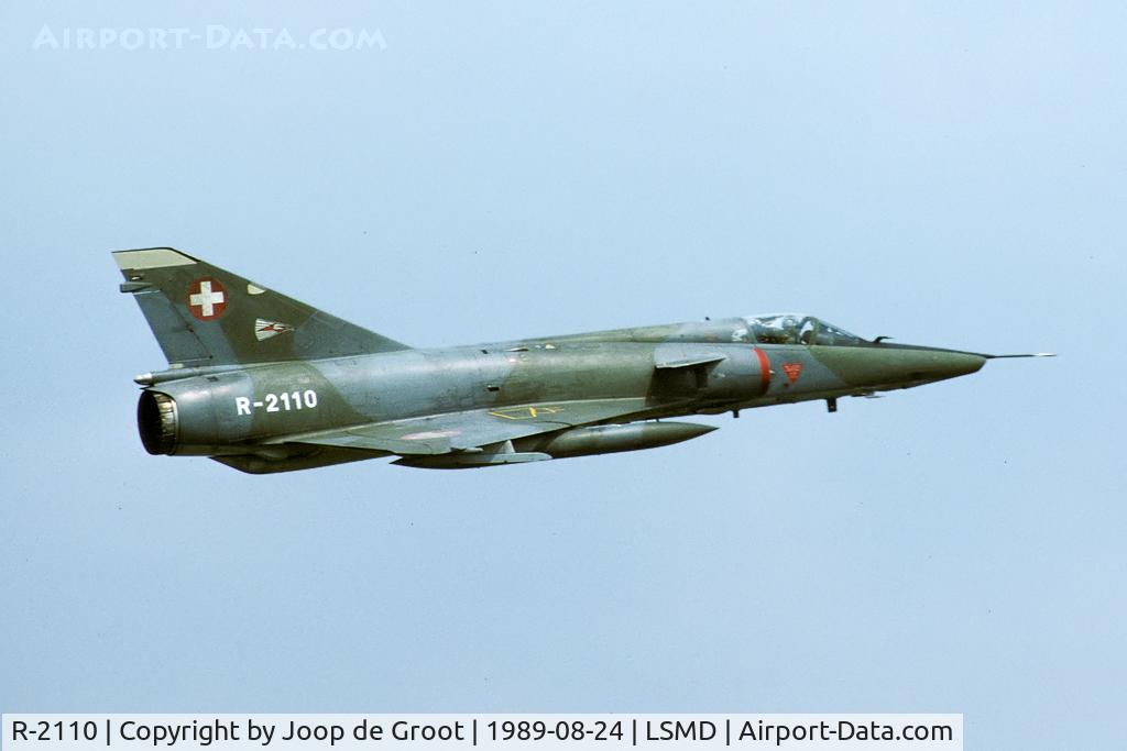 R-2110, Dassault Mirage IIIRS C/N 17-26-142/1036, After take off the Mirage stayed well low, allowing photographers to make air-to-air like pictures.