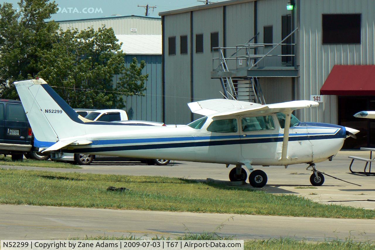 N52299, 1980 Cessna 172P C/N 17274490, At Hicks Field