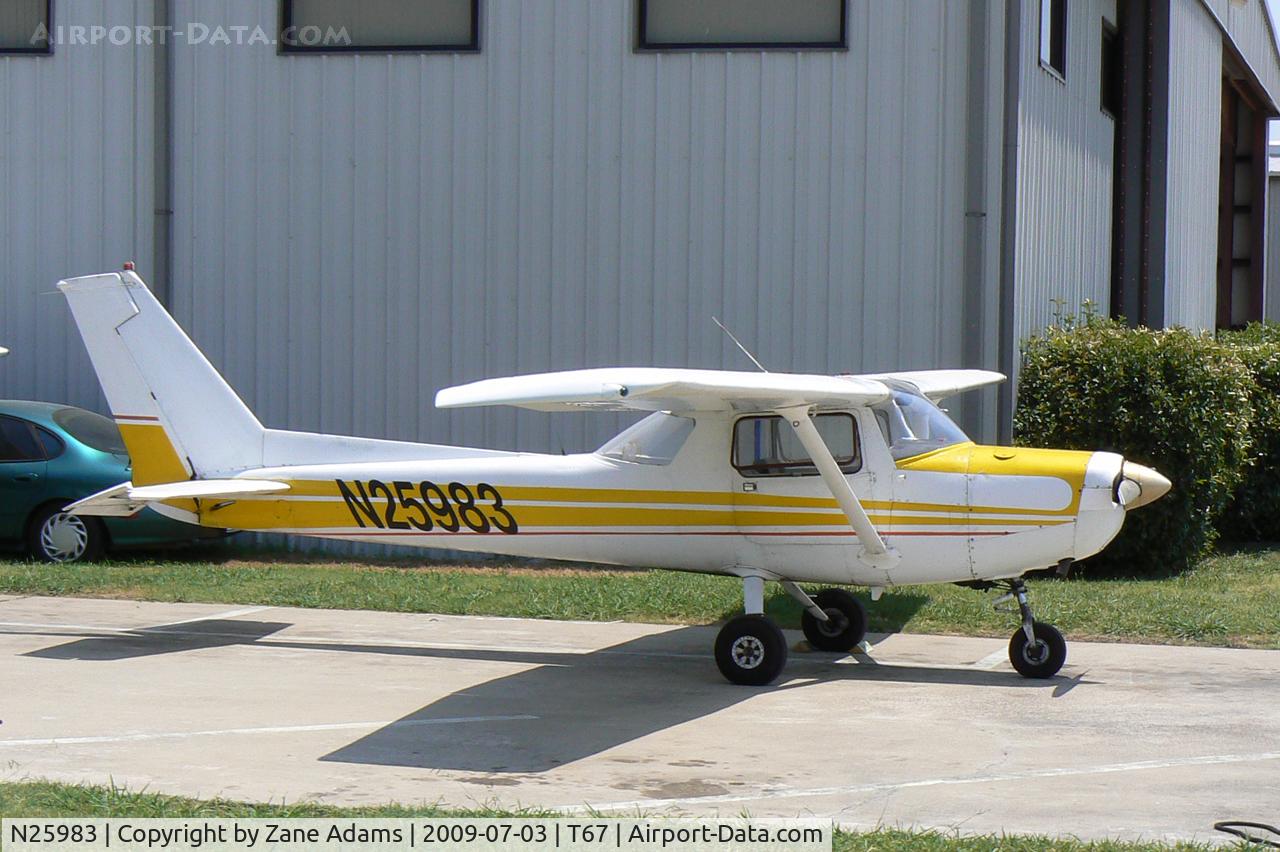 N25983, 1977 Cessna 152 C/N 15280894, At Hicks Field