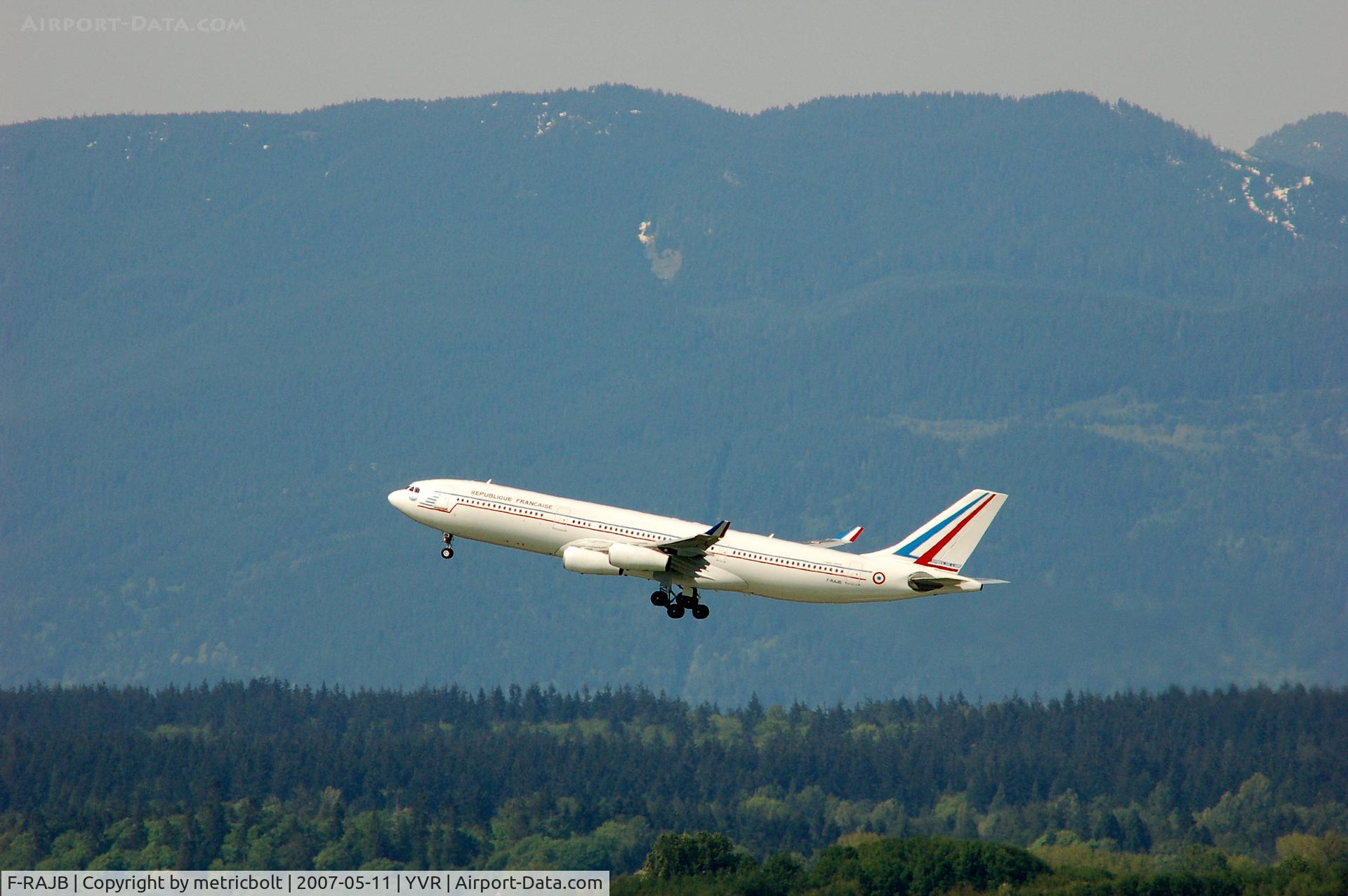 F-RAJB, 1995 Airbus A340-212 C/N 081, takeoff
