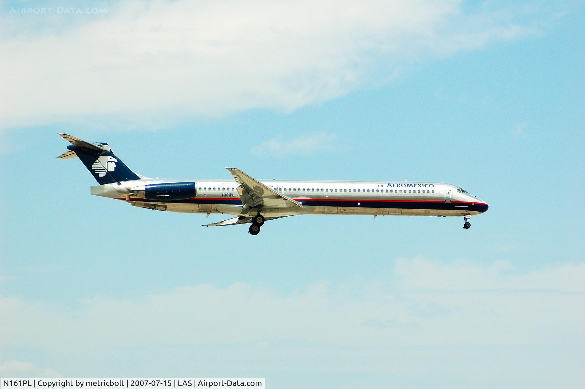 N161PL, 1989 McDonnell Douglas MD-88 C/N 49764, landing at LAS