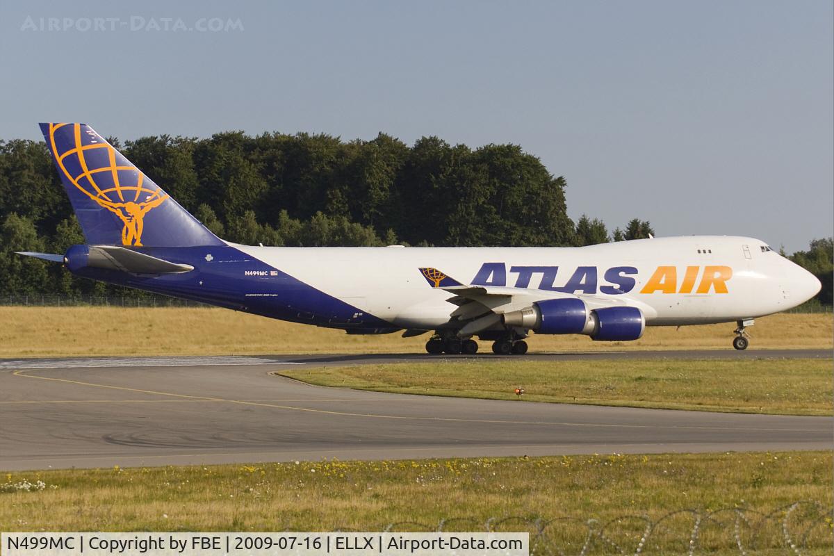 N499MC, 2000 Boeing 747-47UF C/N 29260, line up at Findel