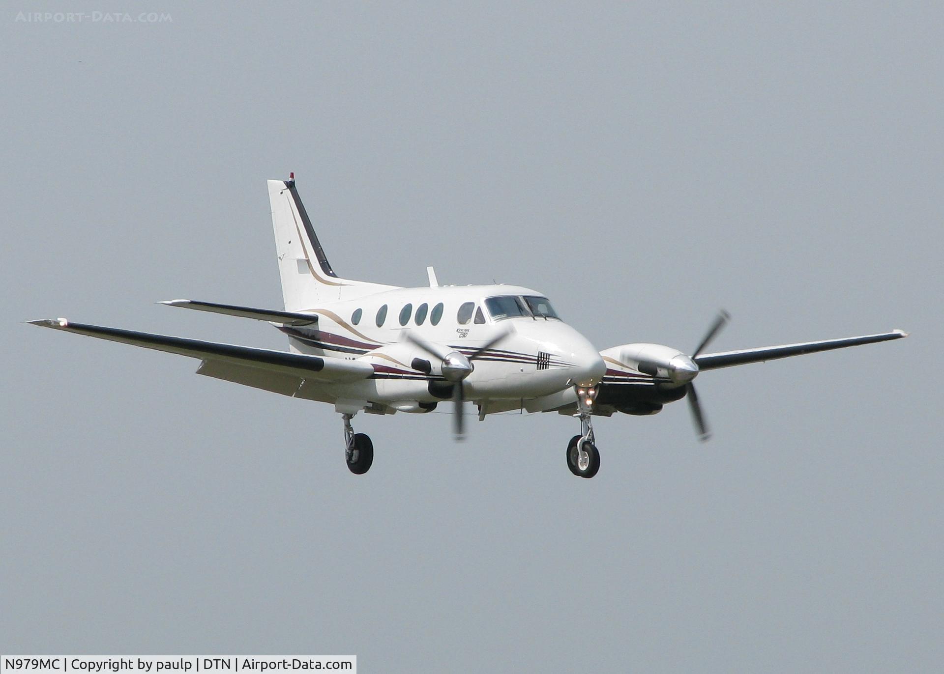 N979MC, 1982 Beech C90 King Air C/N LJ-1001, Landing on Rwy 14 at Downtown Shreveport.