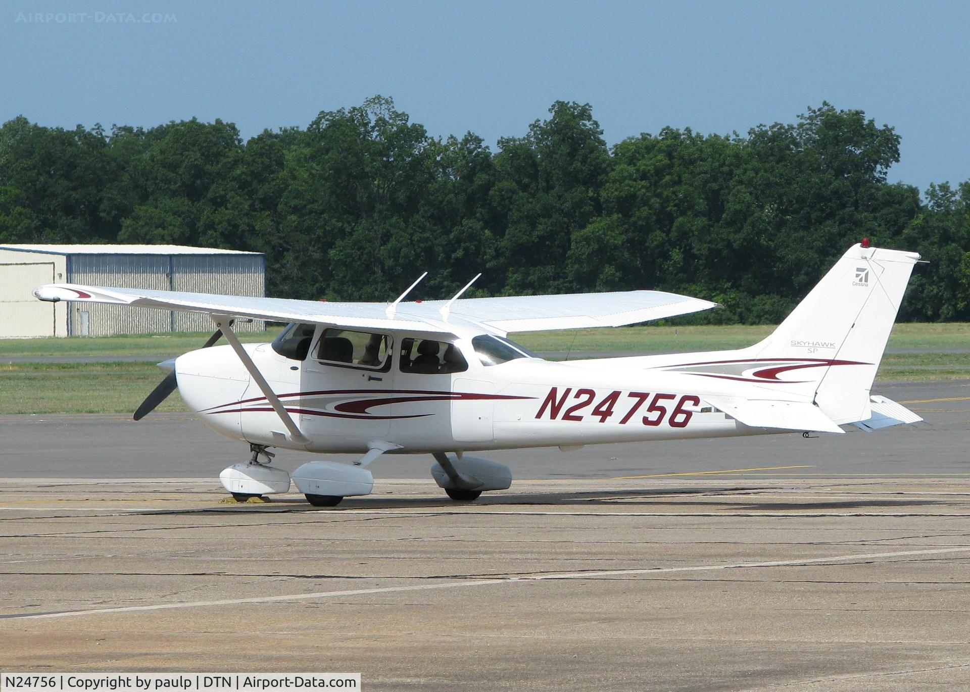 N24756, 2005 Cessna 172S C/N 172S10086, At Downtown Shreveport.