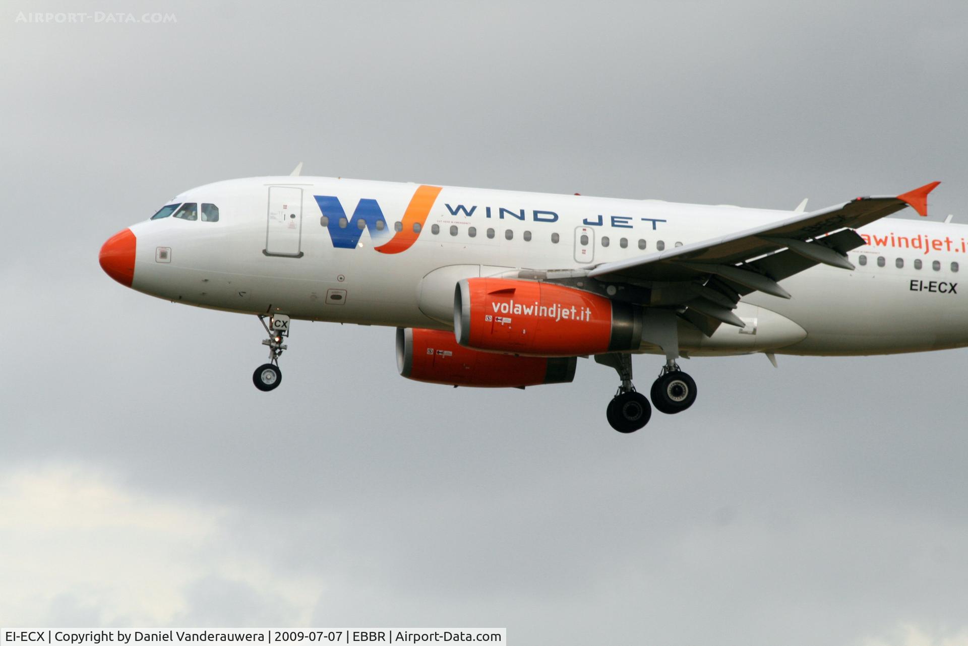 EI-ECX, 2006 Airbus A319-132 C/N 2698, arrival of flight IV428 to rwy 25L