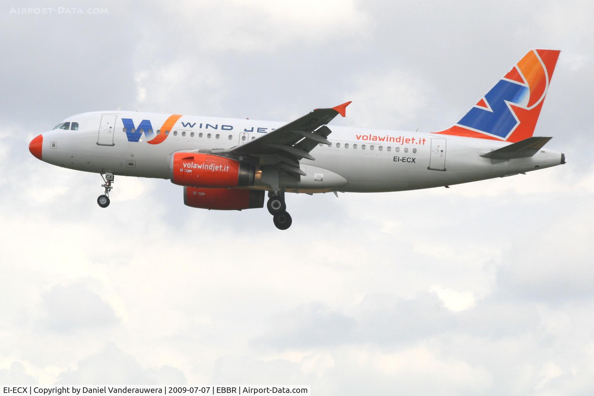 EI-ECX, 2006 Airbus A319-132 C/N 2698, flight IV428 is descending to rwy 25L