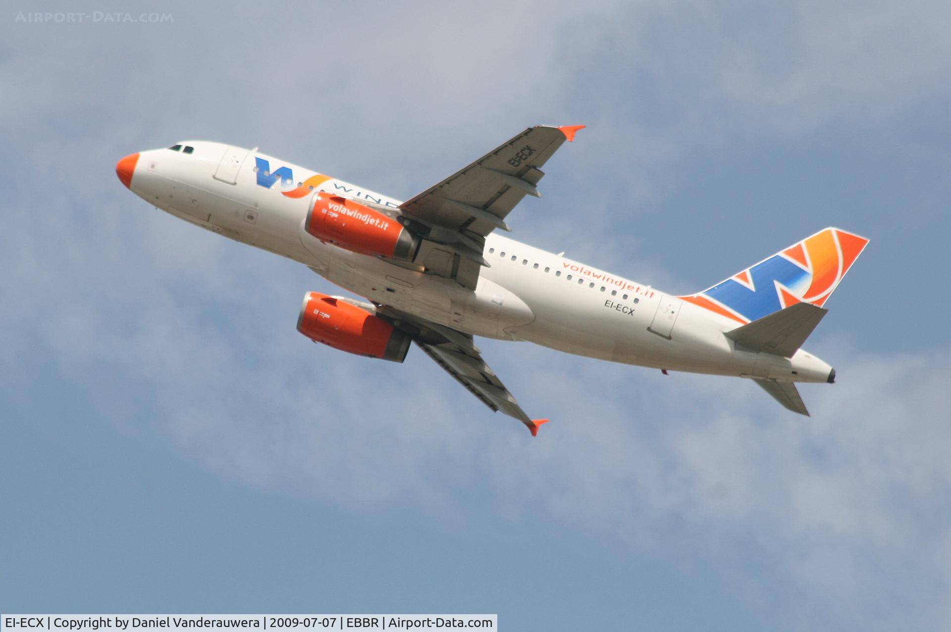 EI-ECX, 2006 Airbus A319-132 C/N 2698, Flight IV429 is taking off from rwy 07R