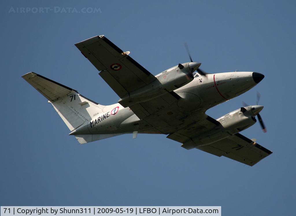 71, Embraer EMB-121AN Xingu C/N 121071, On take off rwy 32R