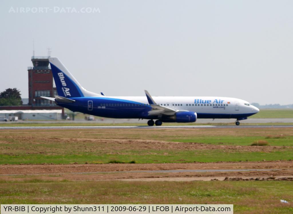 YR-BIB, 2000 Boeing 737-8AS C/N 29926, On take off...