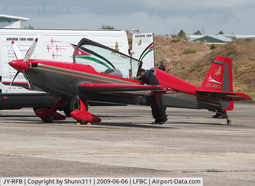 JY-RFB, Extra EA-300 C/N 1240, Used as a demo during LFBC Airshow 2009