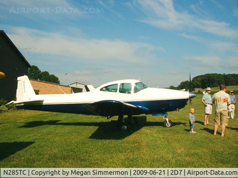 N285TC, 1947 North American Navion (NA-145) C/N NAV-4-473, At the Father's Day fly-in, Beach City, Ohio.