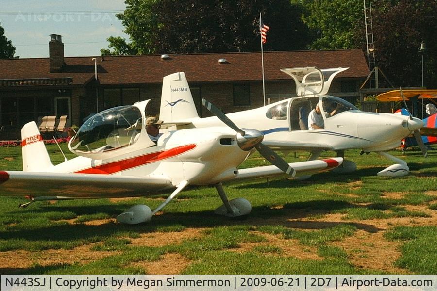 N443SJ, 1989 Vans RV-4 C/N 264, At the Father's Day fly-in, Beach City, Ohio.  N443MB in the background.
