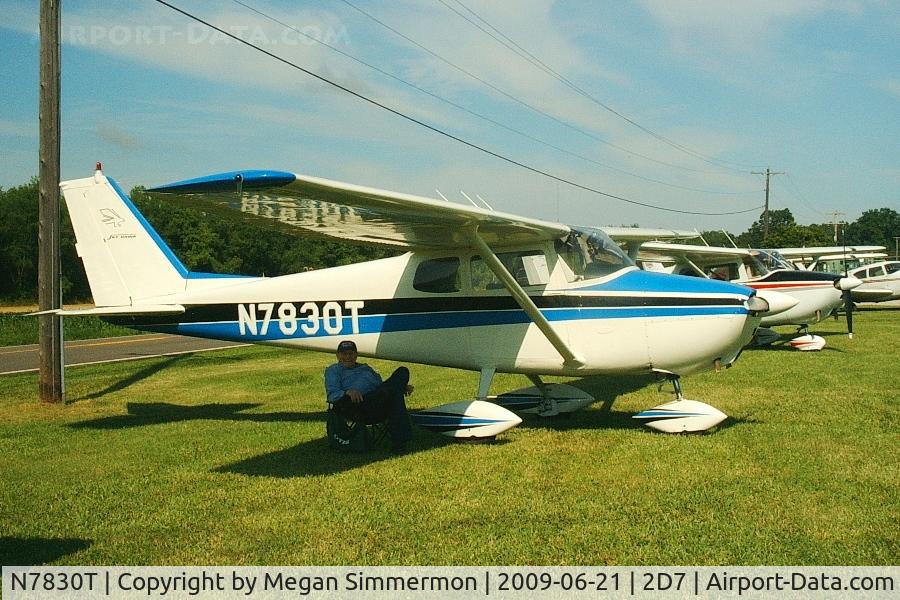 N7830T, 1960 Cessna 172A C/N 47430, Dad getting a little shade at the Father's Day fly-in.