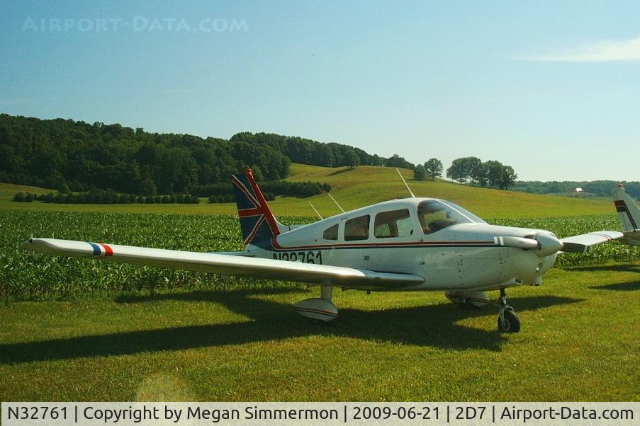 N32761, 1974 Piper PA-28-151 C/N 28-7515232, At the Father's Day fly-in, Beach City, Ohio.