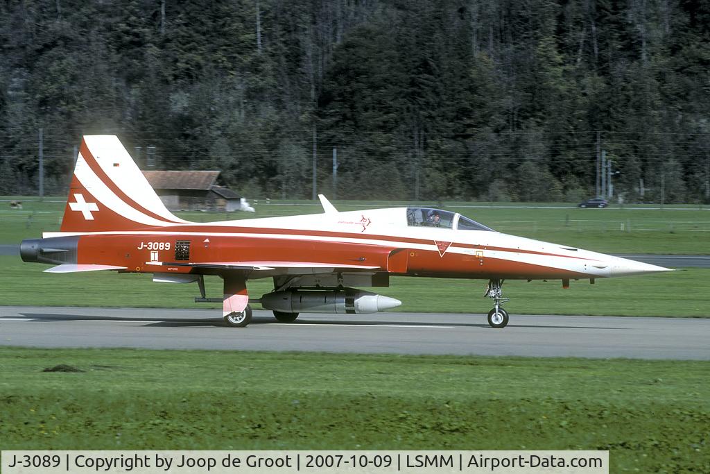 J-3089, 1985 Northrop F-5E Tiger II C/N L.1089, Patrouille Suisse aircraft with target tow pod.