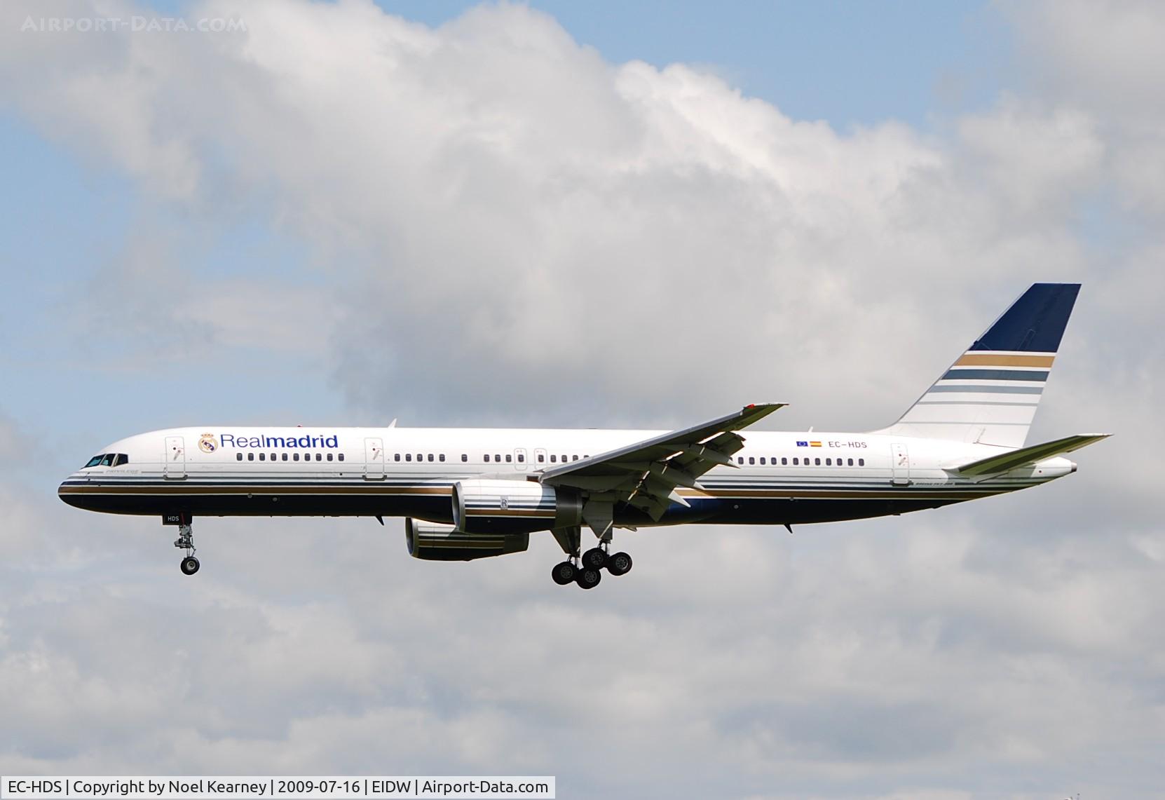 EC-HDS, 1999 Boeing 757-256 C/N 26252, Landing Rwy 28