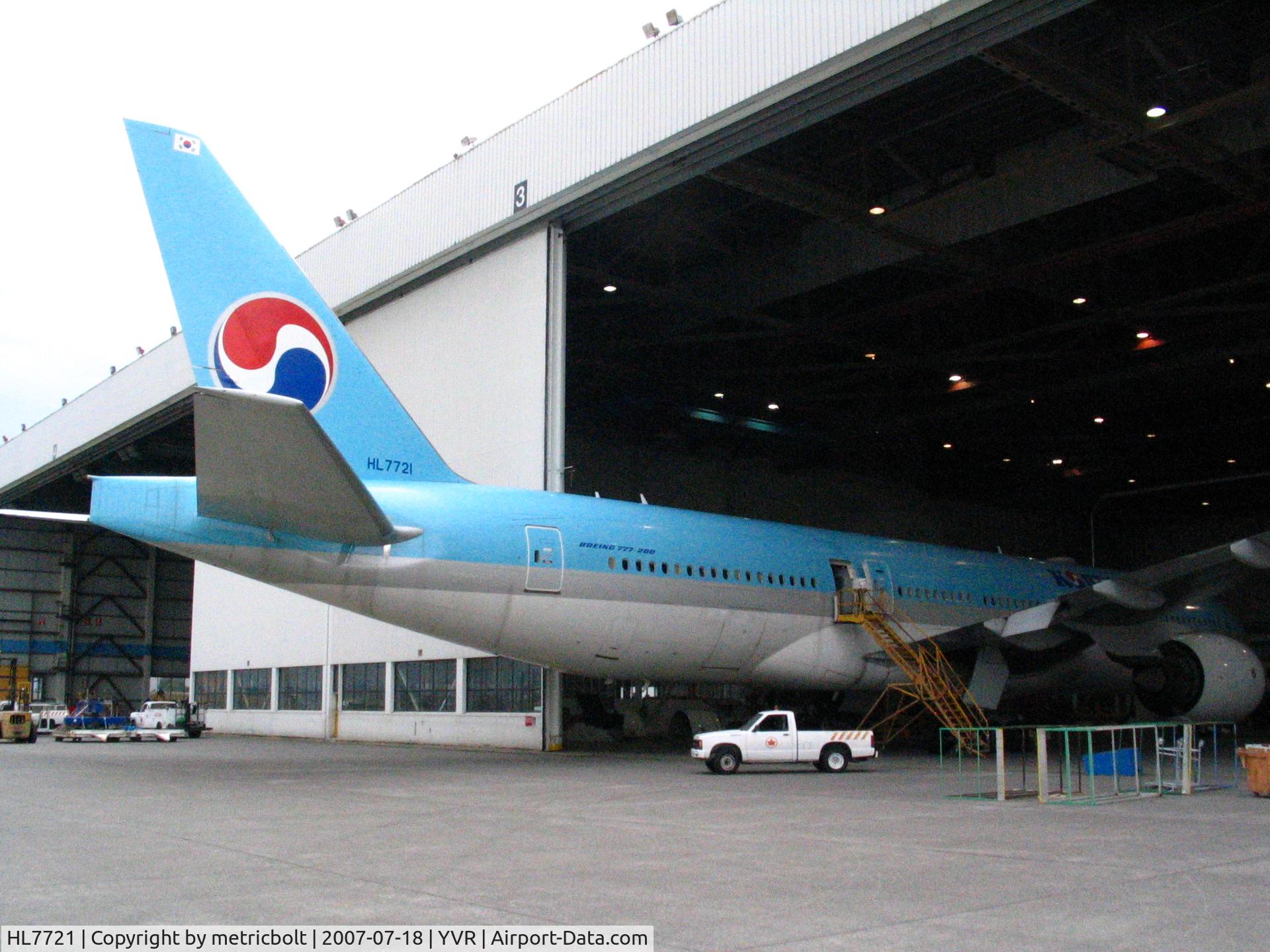HL7721, Boeing 777-2B5/ER C/N 33727, maintenance at YVR,Jul.2007