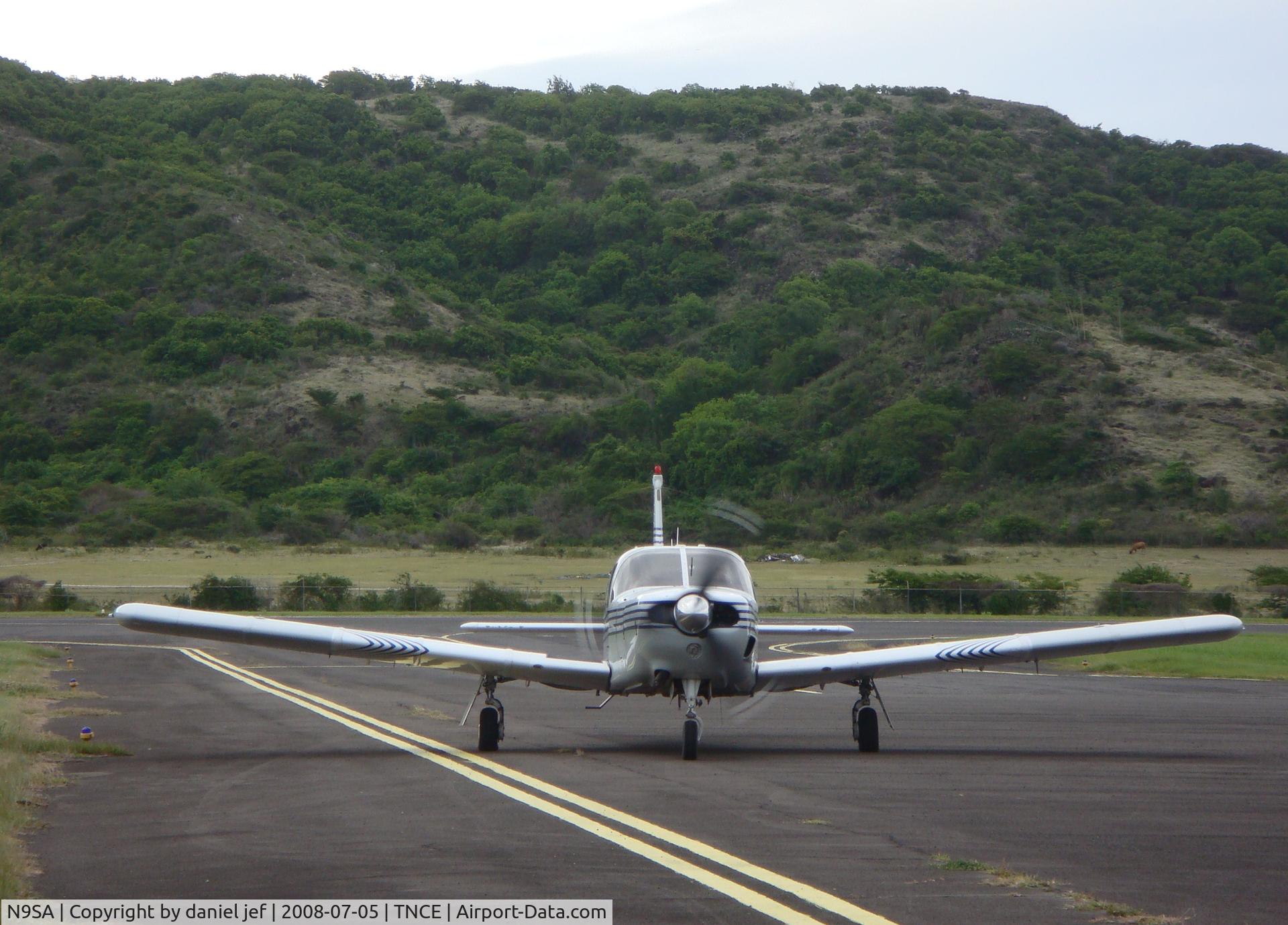 N9SA, 1977 Piper PA-32R-300 Cherokee Lance C/N 32R-7780530, Taxing to parking