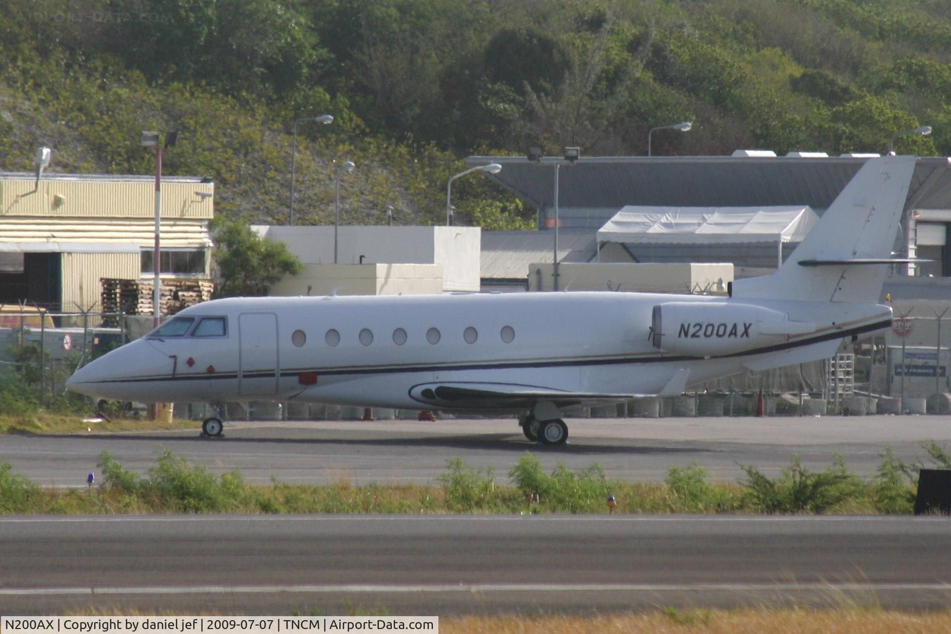 N200AX, 1999 Israel Aircraft Industries Gulfstream 200 C/N 009, park at the cargo ramp