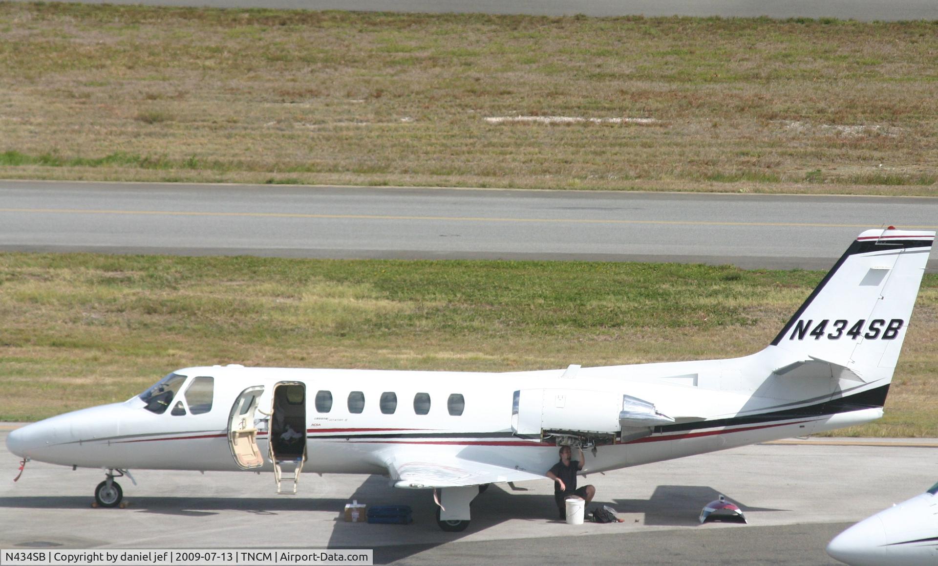 N434SB, 1982 Cessna 550 C/N 550-0426, park at the cargo ramp