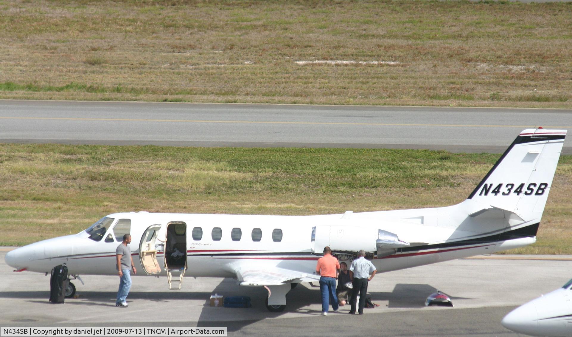 N434SB, 1982 Cessna 550 C/N 550-0426, having repairs at the cargo ramp