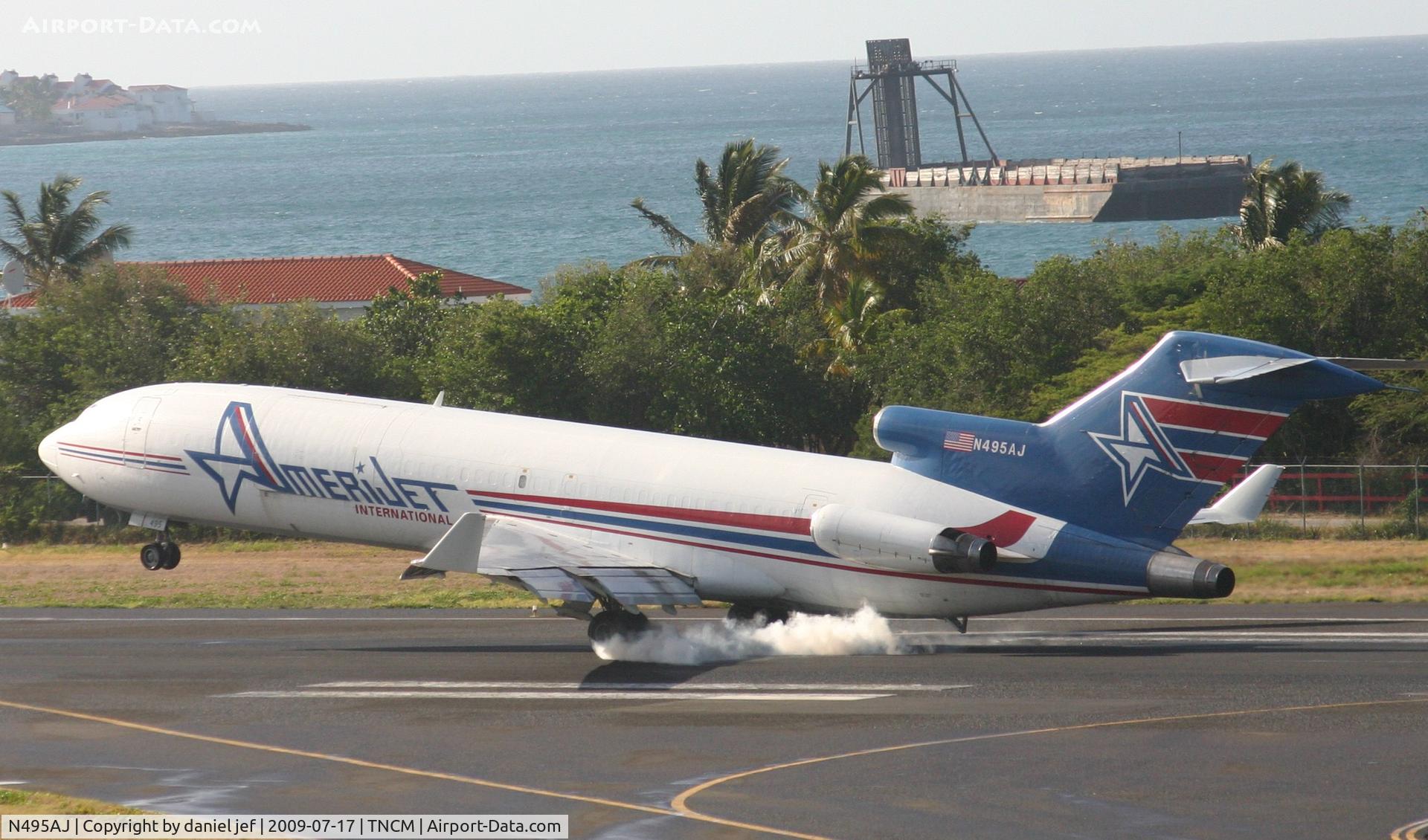 N495AJ, 1975 Boeing 727-233F C/N 20937, Landing 10