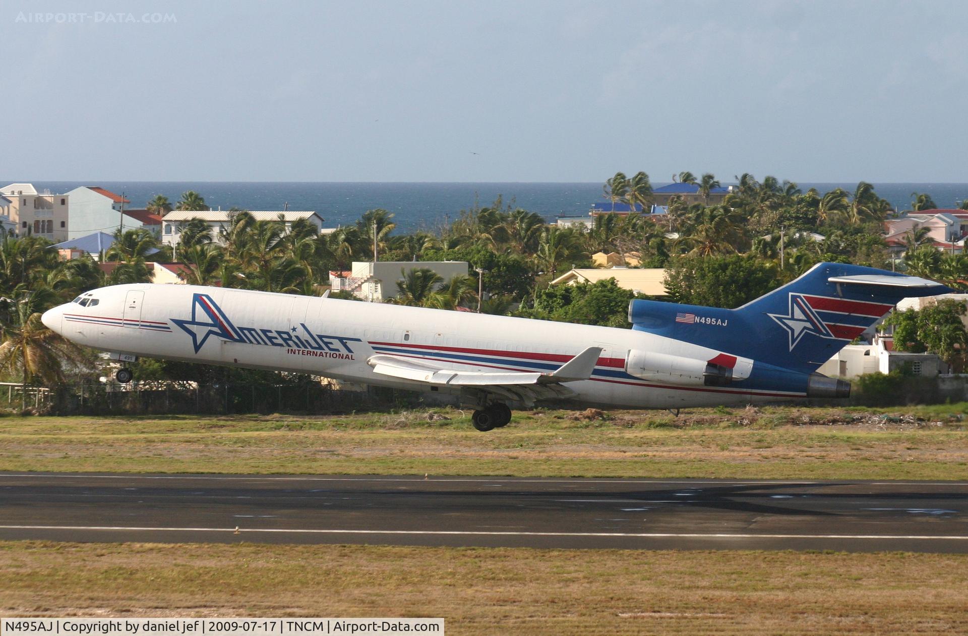 N495AJ, 1975 Boeing 727-233F C/N 20937, Landing 10