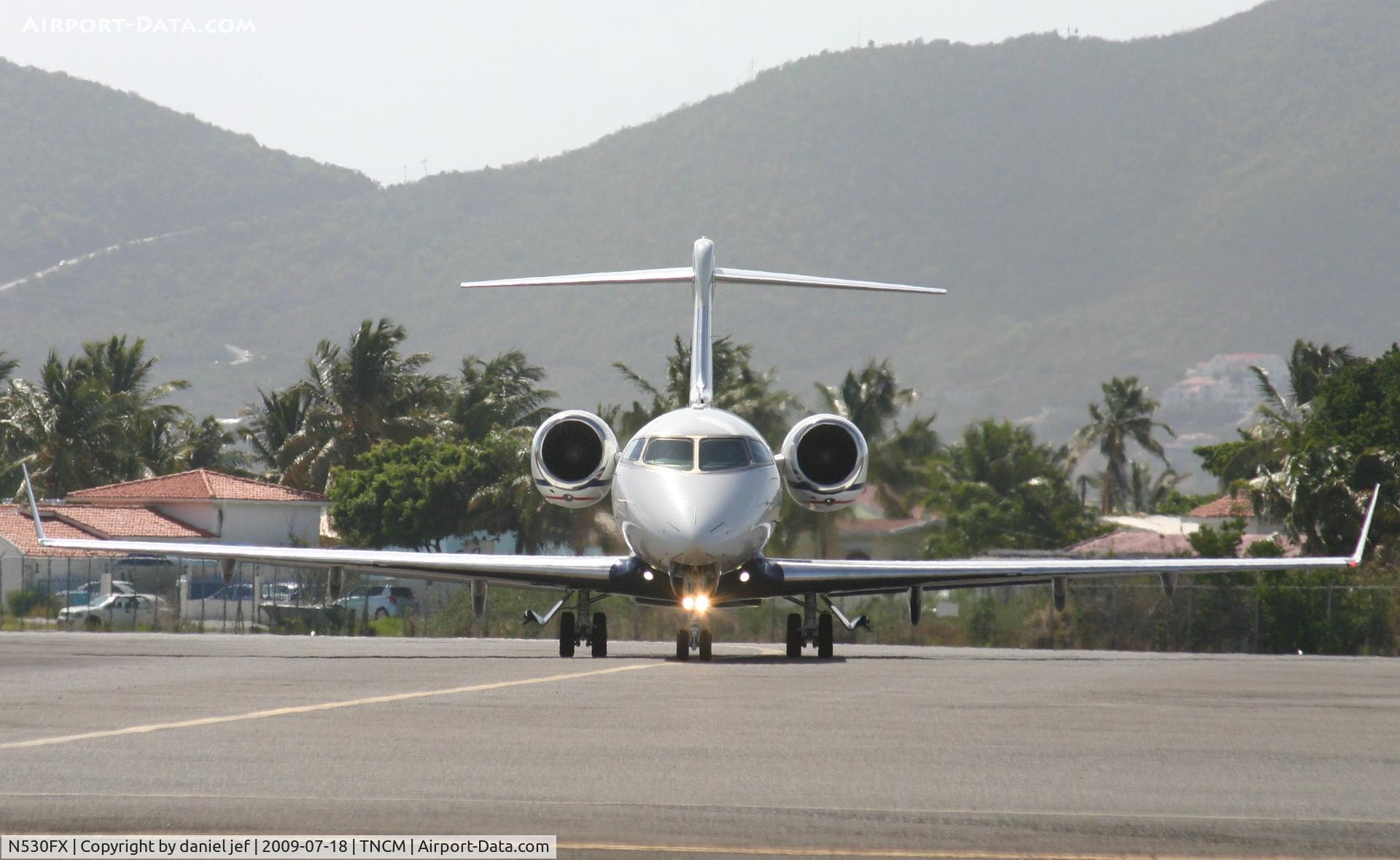 N530FX, 2007 Bombardier Challenger 300 (BD-100-1A10) C/N 20148, Back tracking runway 10