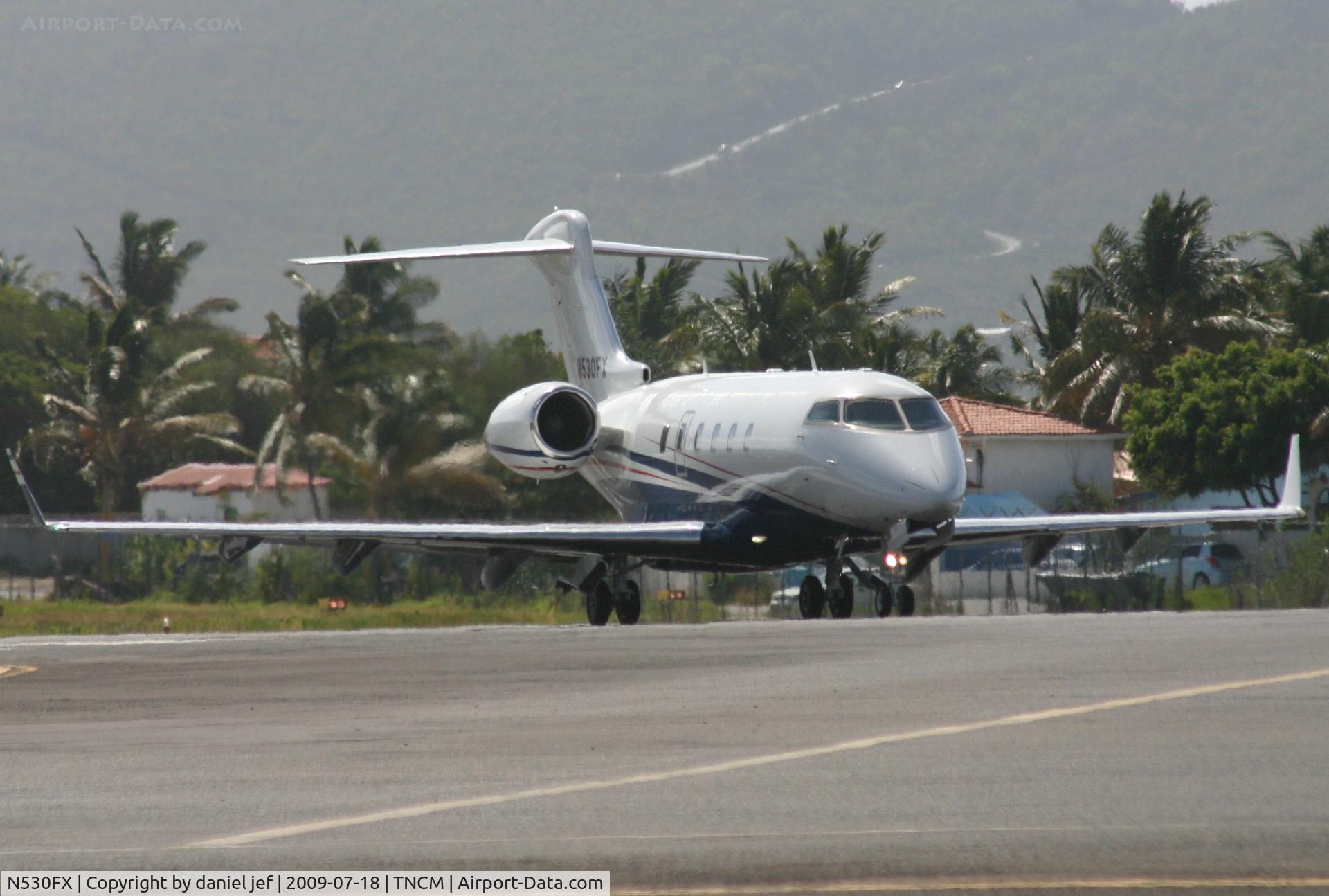 N530FX, 2007 Bombardier Challenger 300 (BD-100-1A10) C/N 20148, Back tracking runway 10