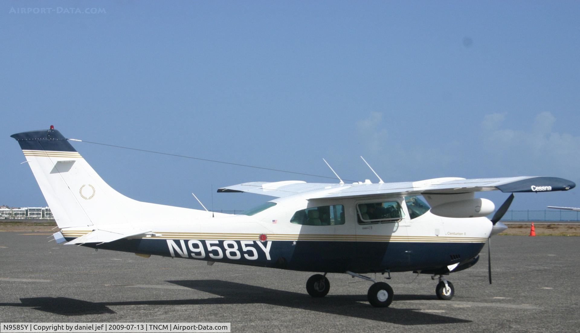 N9585Y, 1981 Cessna 210N Centurion C/N 21064554, park at the ramp