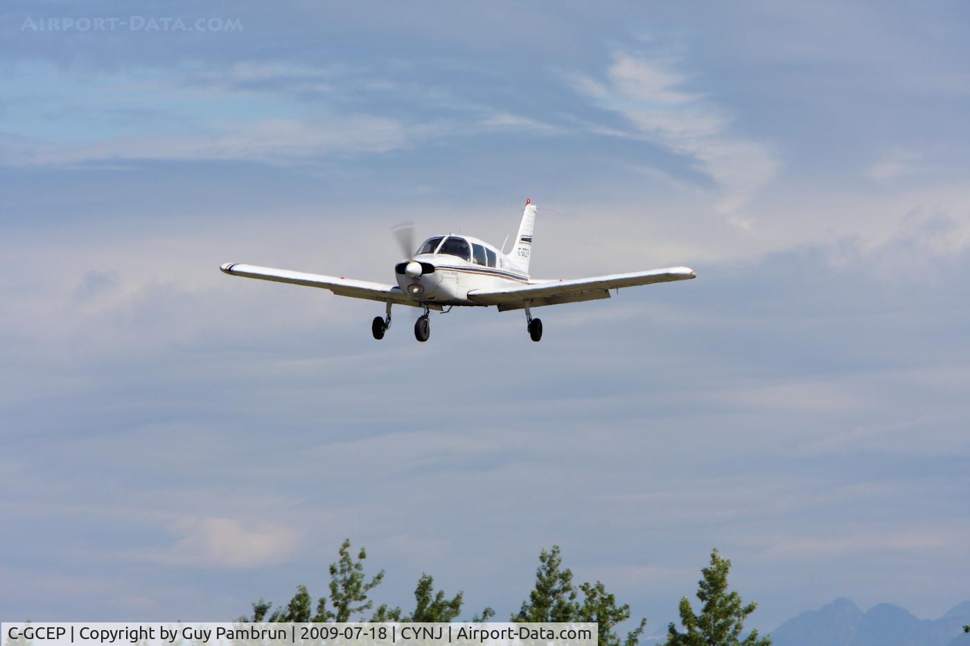 C-GCEP, 1973 Piper PA-28-140 Cherokee C/N 28-7325341, On final