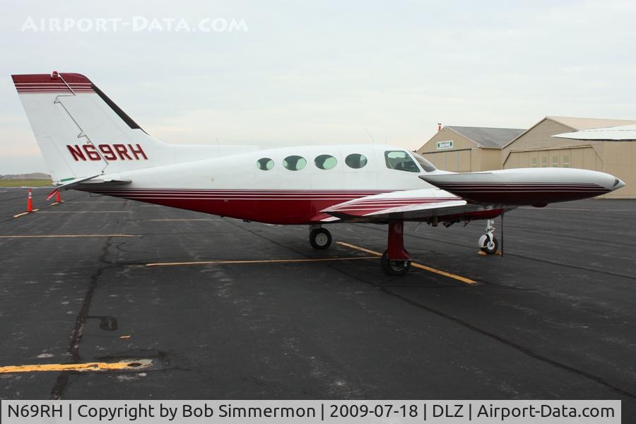 N69RH, 1969 Cessna 401A C/N 401A-0122, On the ramp at Delaware, Ohio