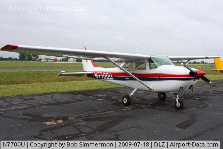 N7700U, 1964 Cessna 172E C/N 17251700, On the ramp at Delaware, Ohio