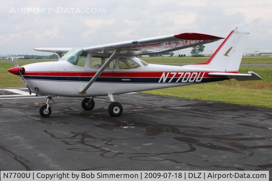 N7700U, 1964 Cessna 172E C/N 17251700, On the ramp at Delaware, Ohio