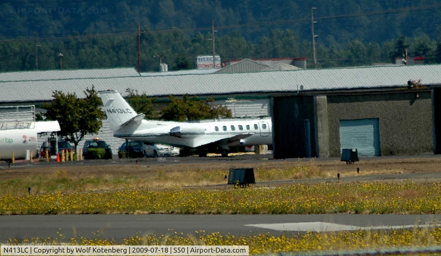 N413LC, 1986 Cessna 560 Citation V C/N 560-0003, A jet parked at Auburn, unusual visitor