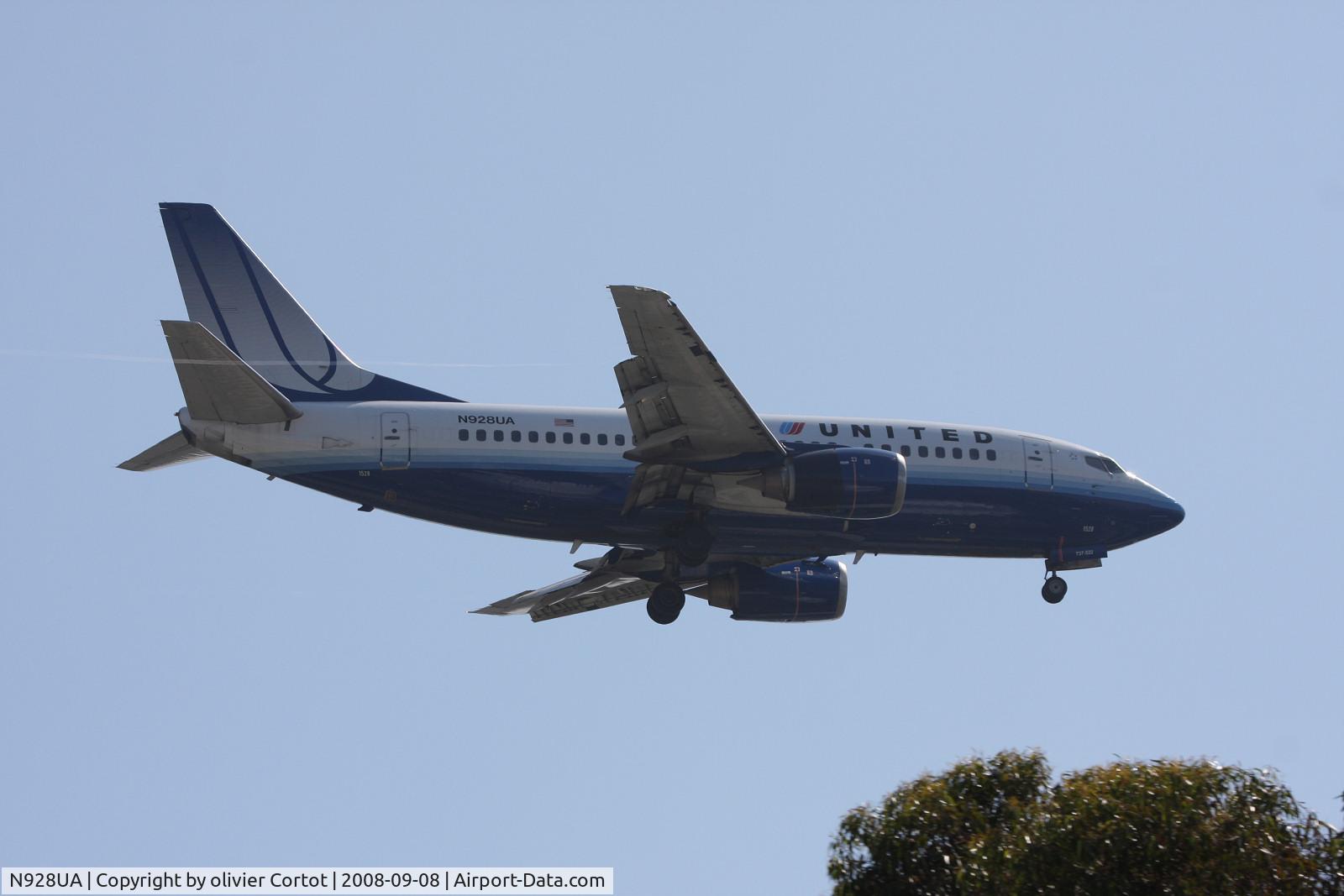 N928UA, 1992 Boeing 737-522 C/N 26651, Landing at San Diego, taken from the Balboa park