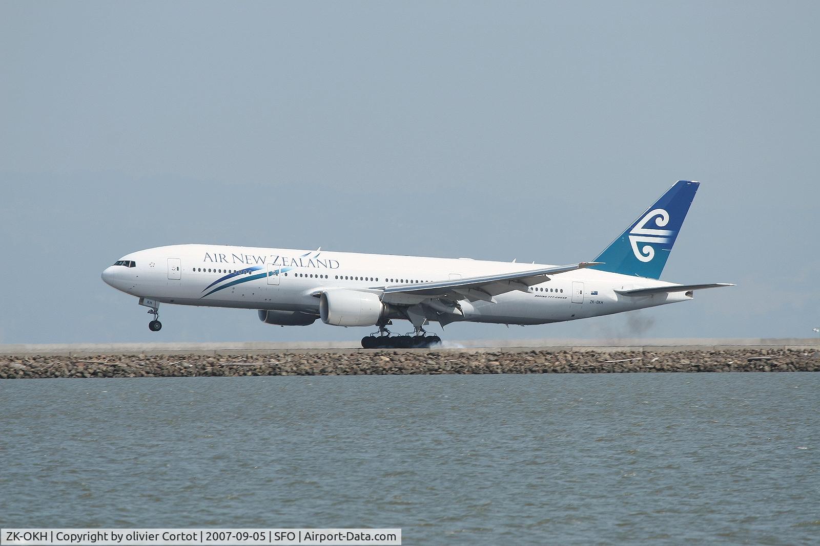 ZK-OKH, 2007 Boeing 777-219/ER C/N 34379, landing at San Francisco