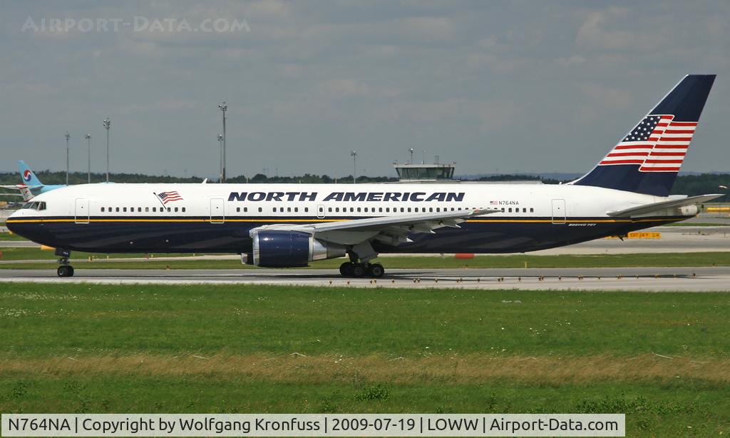 N764NA, 1993 Boeing 767-328 C/N 27135, T/O RWY29