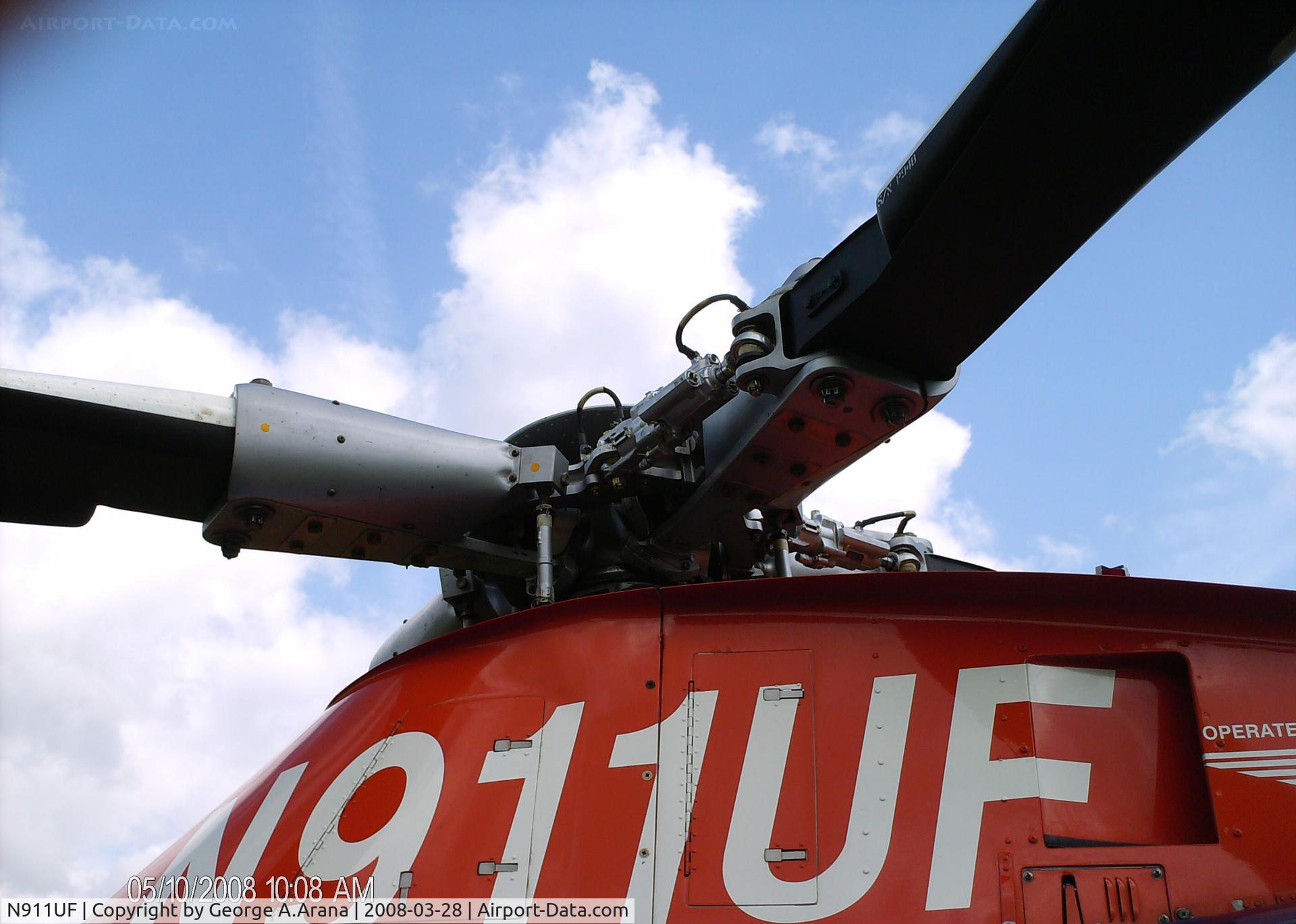N911UF, 2004 Agusta A-109E C/N 11604, Main rotor