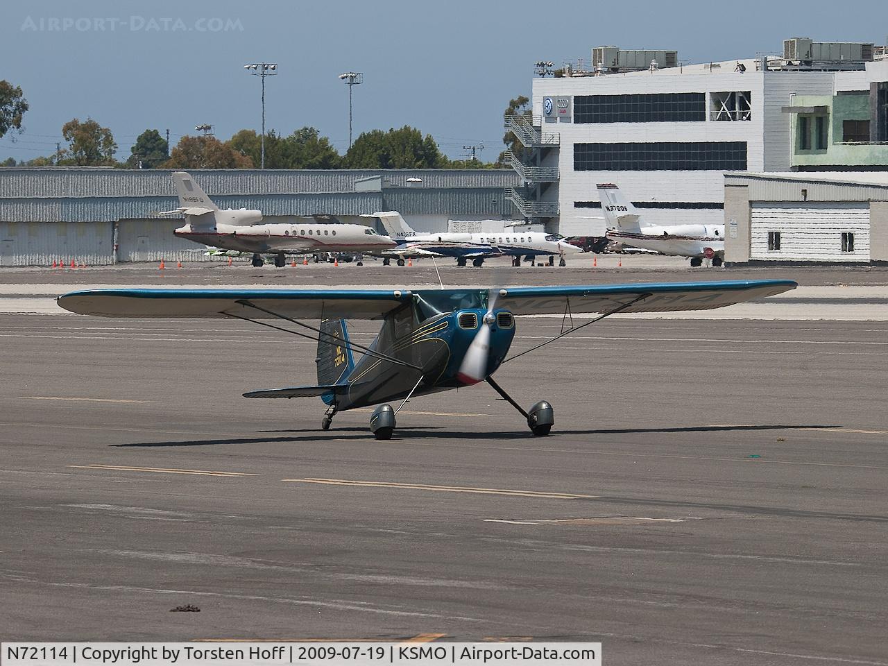 N72114, 1946 Cessna 140 C/N 9279, N72114 taxiing