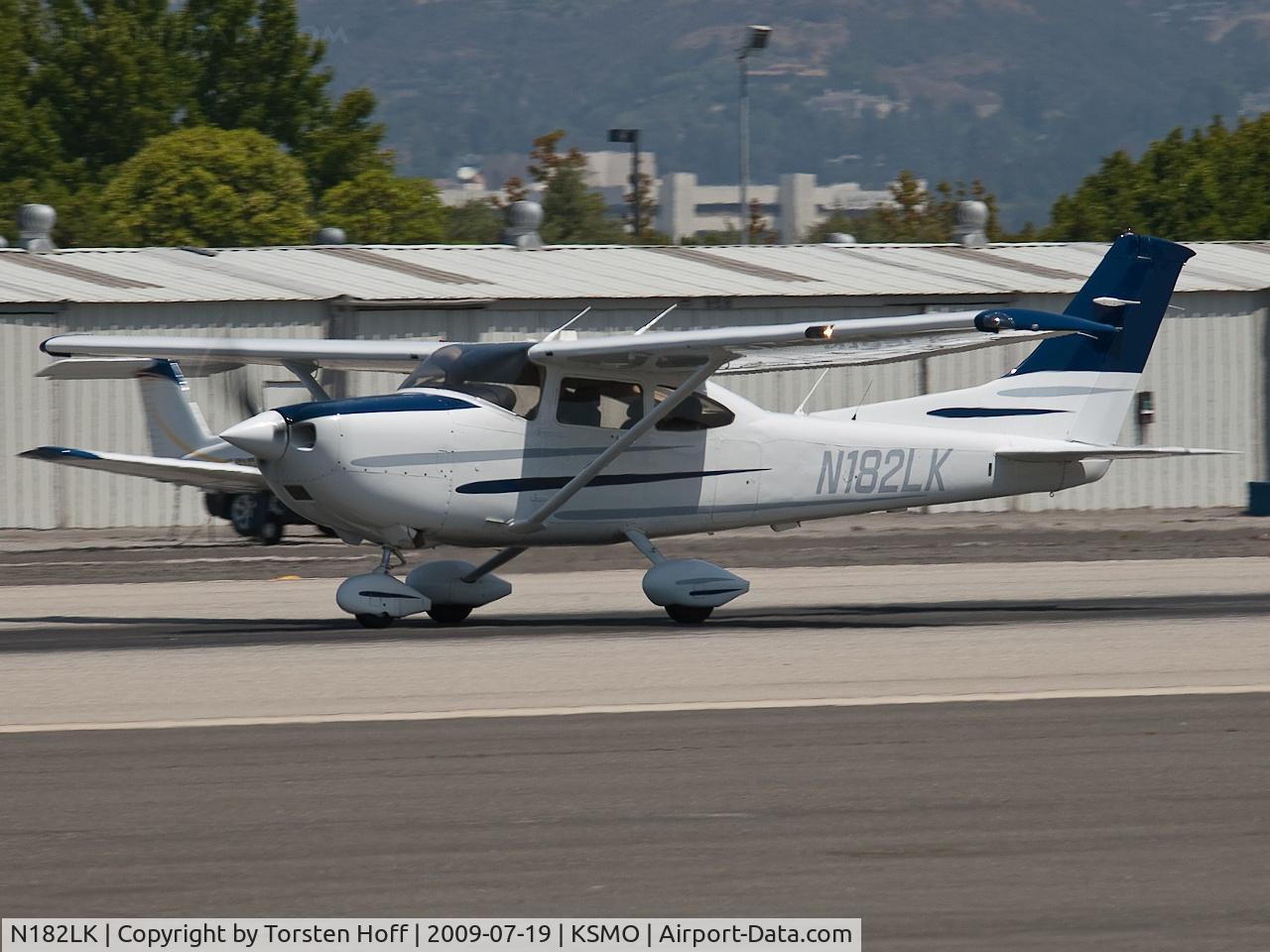 N182LK, 2002 Cessna T182T Turbo Skylane C/N T18208182, N182LK departing from RWY 21
